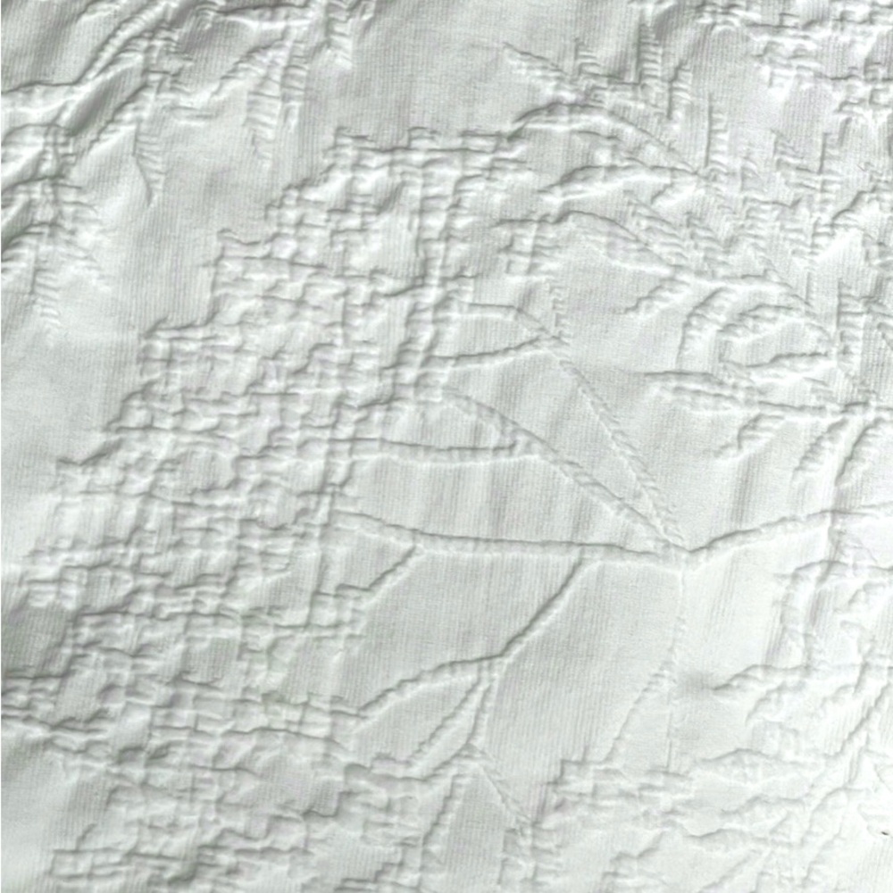 King Size WHITE BEDSPREAD AND 2 SHAMS